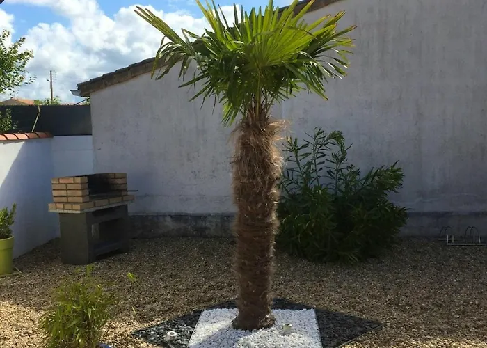 Maison Confortable Pres De La De Holiday home *